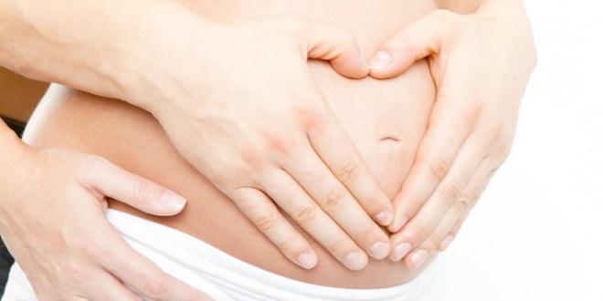 임신 초기에 분홍색 분비물이 나타나는 이유는 무엇입니까?