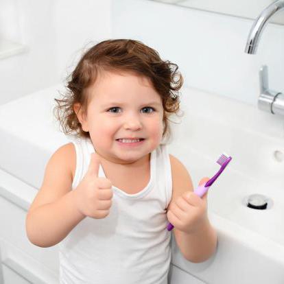 아이들은 몇 살 때 어떻게 치아를 갈아야합니까?