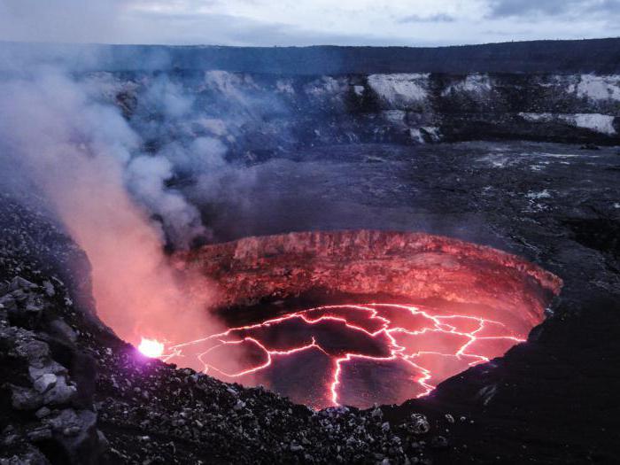 화재 호흡과 위험한 화산 Kilauea