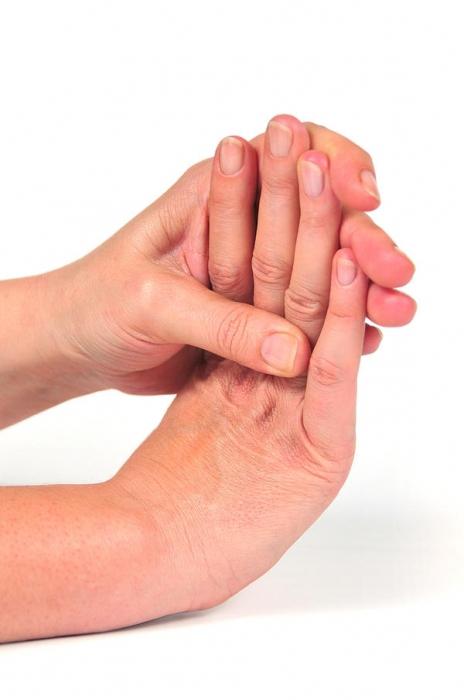 손의 고통 : 원인, 증상, 치료